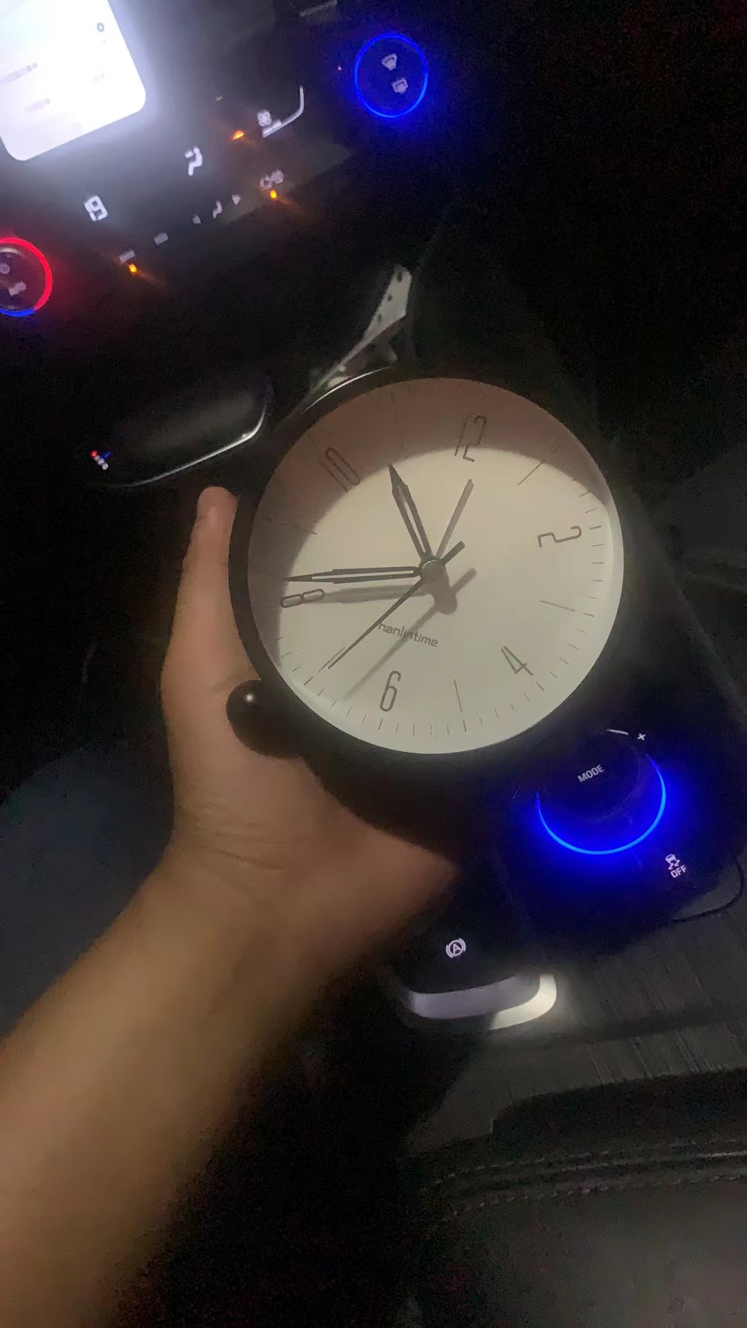 網(wǎng)約車司機，“卷”在車流里